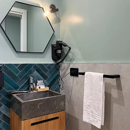 Mondo7 ゲストハウス 4*